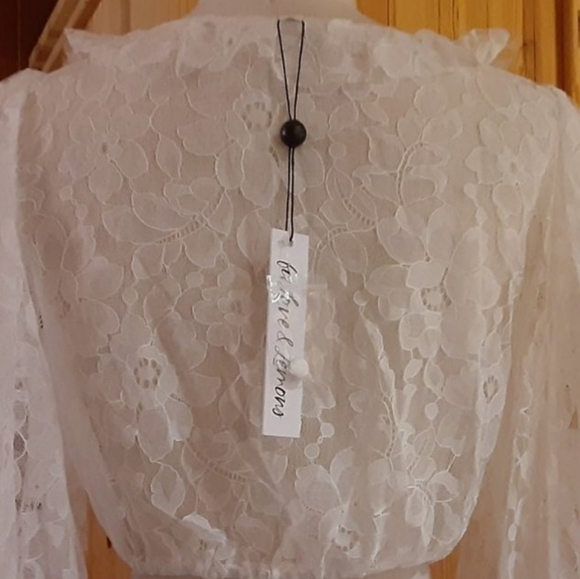 🍋***1Small Left!!**For Love and Lemons White Lace Cropped Top - Picture 8 of 8